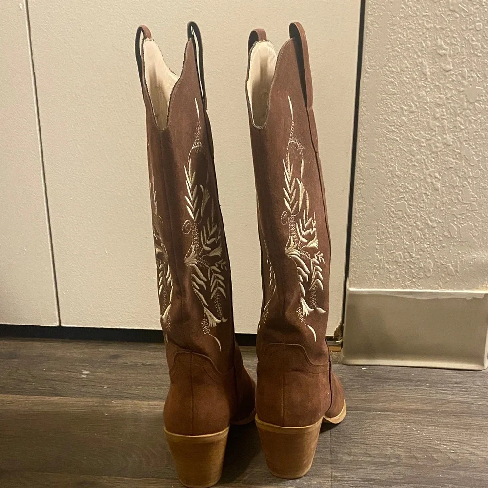 Brown Embroidered Western Boots - Picture 4 of 6